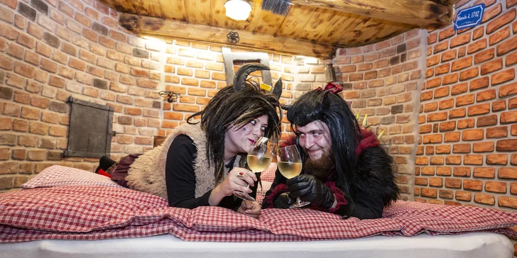 Láska a romantika v Pekle Čertovina: pobyt v Kocourkově s polopenzí a lahví vína