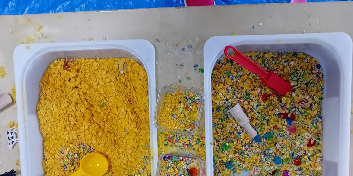 Sensory play: herna o 10-15 stanovištích s aktivitami pro rozvoj jemné motoriky, 1-5 vstupů