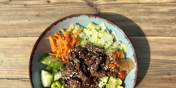 Poke bowl podle výběru ze 6 druhů i sushi sety na odnos s sebou