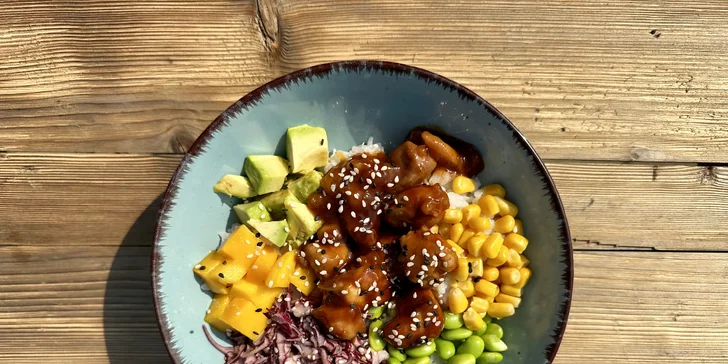 Poke bowl podle výběru ze 6 druhů i sushi sety na odnos s sebou