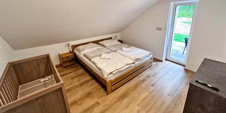 Apartmány u Trutnova pro dva i rodinu: kuchyňka, moderní prostory a možnost wellness