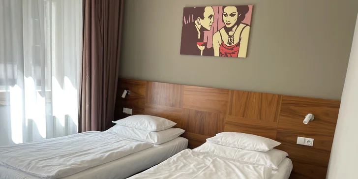 4* hotel ve stylu první republiky: pobyt se snídaní v pokoji či luxusním apartmá v centru Prahy