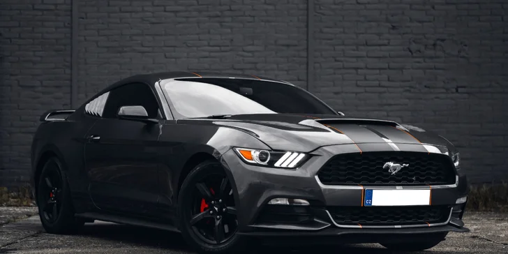 Ford Mustang: 20 min. spolujízdy, 30 min. řízení nebo zapůjčení až na 24 hod.