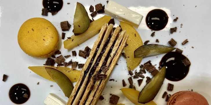 Degustační valentýnské menu: předkrmový a dezertní raut, humří polévka i steak