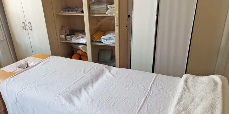 Relaxační balíčky: masáže šíje a hlavy i plosek nohou či zad, rašelinové zábaly i bylinné koupele