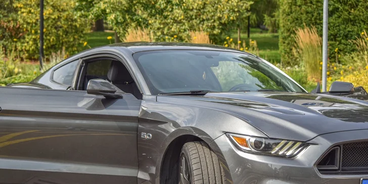 Legendární Ford Mustang V8 v originální USA verzi: projížďka na 20 minut i zapůjčení na 12 hodin