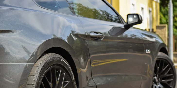 Legendární Ford Mustang V8 v originální USA verzi: projížďka na 20 minut i zapůjčení na 12 hodin