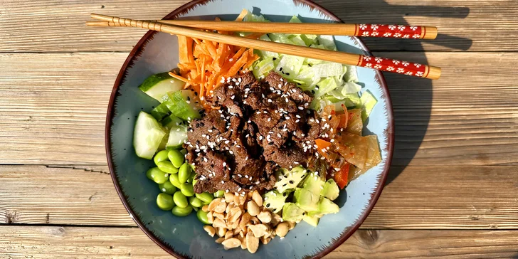 Poke bowl podle výběru ze 6 druhů i sushi sety na odnos s sebou