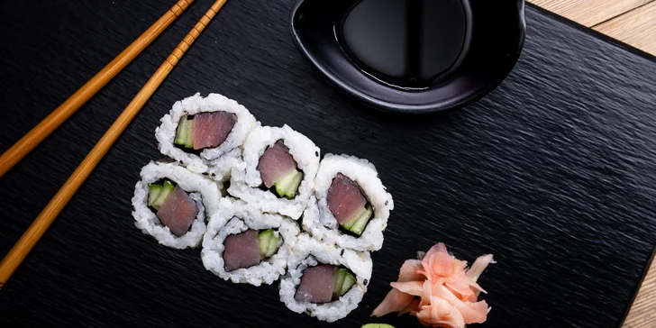Poke bowl podle výběru ze 6 druhů i sushi sety na odnos s sebou