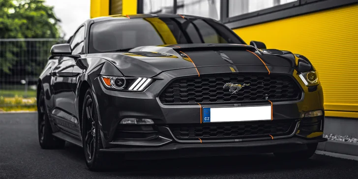 Ford Mustang: 20 min. spolujízdy, 30 min. řízení nebo zapůjčení až na 24 hod.