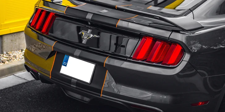 Ford Mustang: 20 min. spolujízdy, 30 min. řízení nebo zapůjčení až na 24 hod.