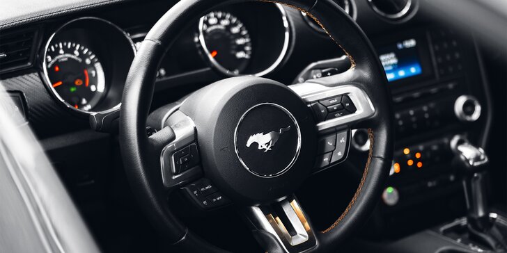 Ford Mustang: 20 min. spolujízdy, 30 min. řízení nebo zapůjčení až na 24 hod.