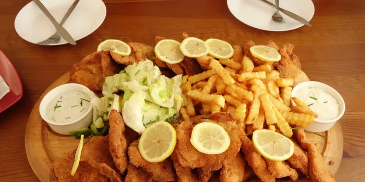 Řízkové prkno o váze až 1,5 kg, hranolky a dipy: stripsy, kotleta a kuřecí
