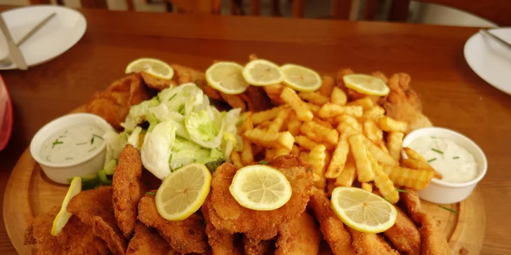 Řízkové prkno o váze až 1,5 kg, hranolky a dipy: stripsy, kotleta a kuřecí