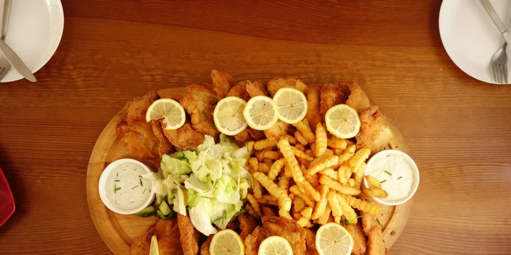 Řízkové prkno o váze až 1,5 kg, hranolky a dipy: stripsy, kotleta a kuřecí