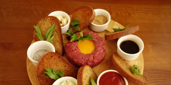 Tatarák z pravé svíčkové o váze 150–500 g a zlatavé topinky