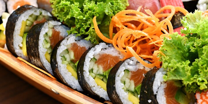 Pestré sety 16–40 sushi rolek v Malešicích: okurka, avokádo, losos i krab či krevety