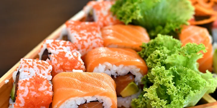 Pestré sety 16–56 sushi rolek v Malešicích: okurka, avokádo, losos i krab či krevety