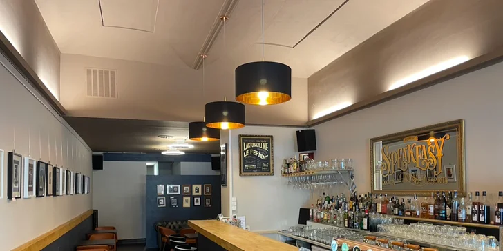Otevřené vouchery na 250 i 500 Kč do plzeňského Le Consulat: pizza, poke bowly i drinky s tapas