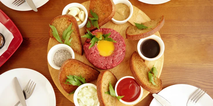 Tatarák z pravé svíčkové o váze 150–500 g a zlatavé topinky