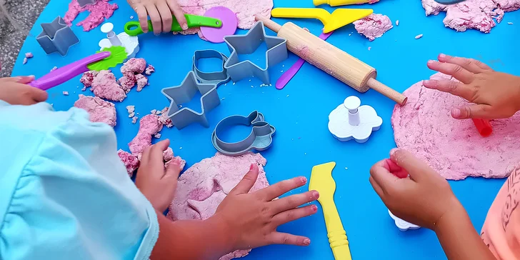 Sensory play: herna o 10-15 stanovištích s aktivitami pro rozvoj jemné motoriky, 1-5 vstupů