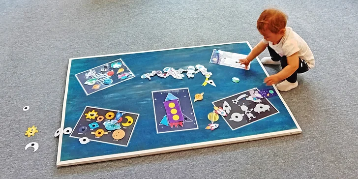 Sensory play: herna o 10-15 stanovištích s aktivitami pro rozvoj jemné motoriky, 1-5 vstupů