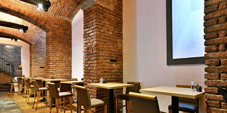 Otevřené vouchery na cokoli v česko-ukrajinské restauraci: varenyky, burger i žebra