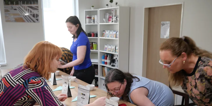 Cupping pro 1-4 osoby: ochutnejte různé kávy a poznejte jejich cestu z plantáže až do vašeho šálku