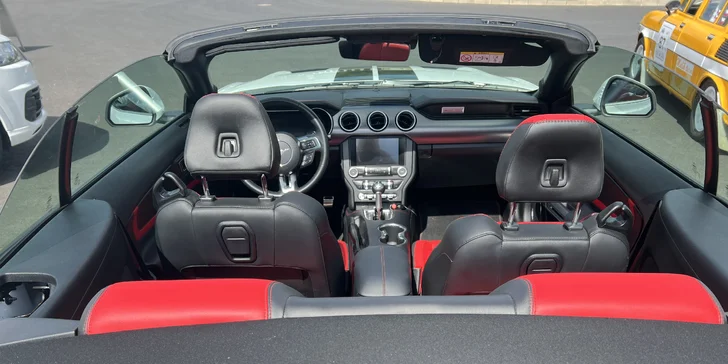 Ford Mustang GT Cabrio 5.0 V8: svezení na 20 minut či 3 hodiny i pronájem na den či celý víkend