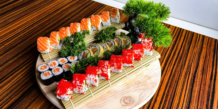 Pestré sushi sety 30, 52 nebo 74 rolek: s rybami, avokádem i krabem