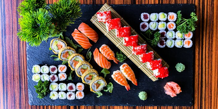 Pestré sushi sety 30, 52 nebo 74 rolek: s rybami, avokádem i krabem