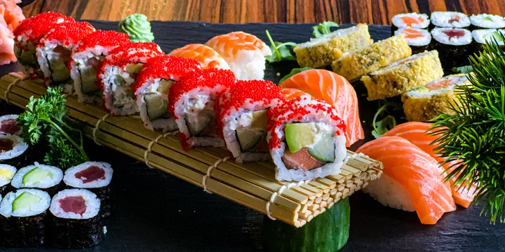Pestré sushi sety 30, 52 nebo 74 rolek: s rybami, avokádem i krabem