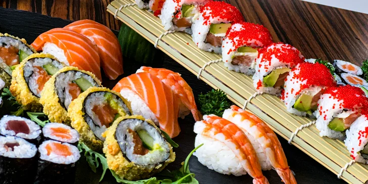 Pestré sushi sety 30, 52 nebo 74 rolek: s rybami, avokádem i krabem