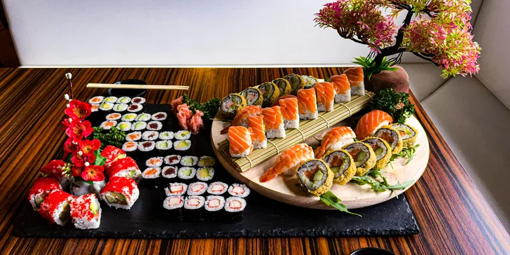 Pestré sushi sety 30, 52 nebo 74 rolek: s rybami, avokádem i krabem