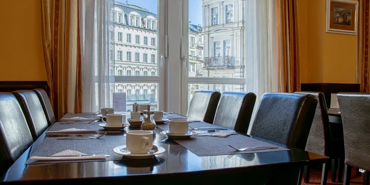 Odpočinek v Karlových Varech: lázeňský hotel s polopenzí, procedurami a saunou