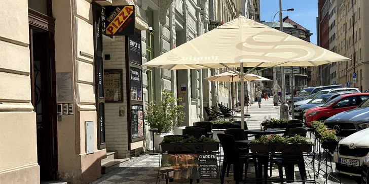 1–2 pizzy o průměru 33 cm či Calzone dle výběru a 10% sleva na nápoje
