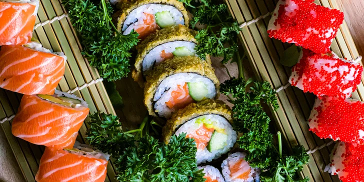 Pestré sushi sety 30, 52 nebo 74 rolek: s rybami, avokádem i krabem