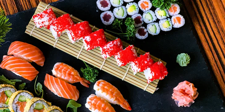 Pestré sushi sety 30, 52 nebo 74 rolek: s rybami, avokádem i krabem