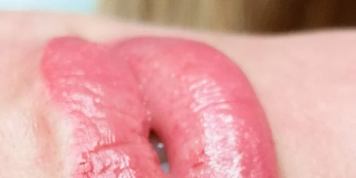 Permanentní make-up obočí metodou vláskování nebo pudrovou i stínování rtů
