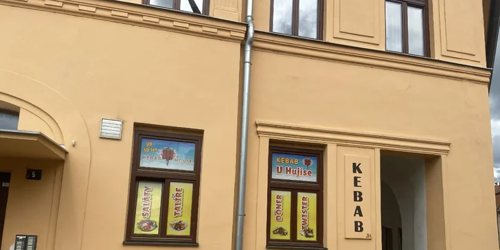 Mega hovězí kebab v turecké tortille a Pepsi na odnos s sebou pro jednoho