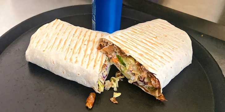 Mega hovězí kebab v turecké tortille a Pepsi na odnos s sebou pro jednoho