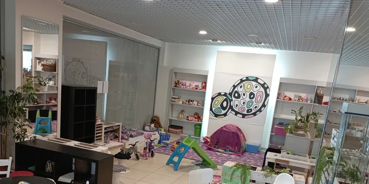 Výroba keramického hrnečku na hrnčířském kruhu pro jednoho i pár