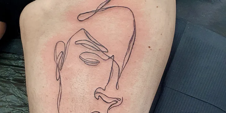 Nové velké tetování černou barvou nebo barevné o rozměru až 20 × 20 cm