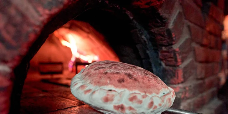 1–2 pizzy o průměru 33 cm či Calzone dle výběru a 10% sleva na nápoje