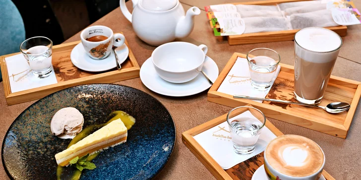Káva, čaj nebo čokoláda podle výběru a dezert v Siddharta Café