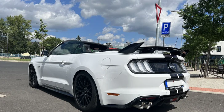 Ford Mustang GT Cabrio 5.0 V8: svezení na 20 minut či 3 hodiny i pronájem na den či celý víkend