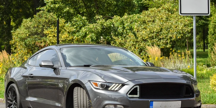 Legendární Ford Mustang V8 v originální USA verzi: projížďka na 20 minut i zapůjčení na 12 hodin