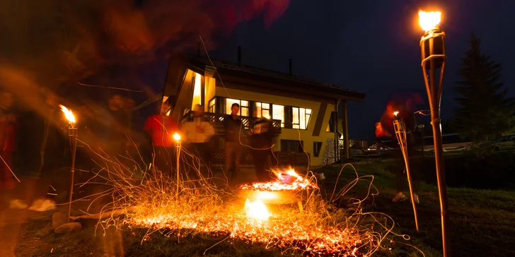 Naučte se chodit po plamenech a čelit strachu: intenzivní kurz firewalkingu pro 1 i 2 osoby