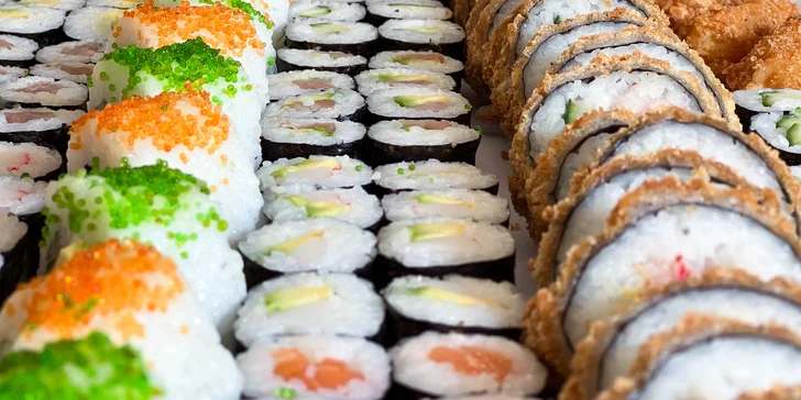 Zajděte na obří sushi sety: 63 nebo 109 rolovaných kousků pro rodinu i partu přátel