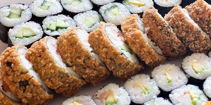 Zajděte na obří sushi sety: 63 nebo 109 rolovaných kousků pro rodinu i partu přátel